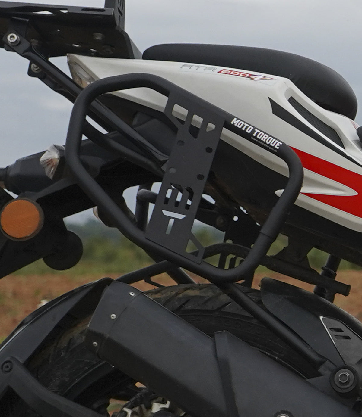 TVS Apache RTR 200 4v - Saddle Stay | Moto Torque