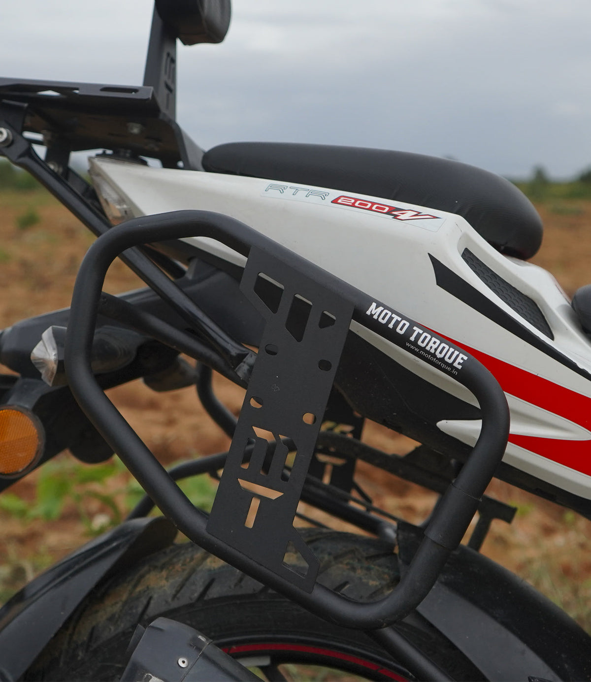 TVS Apache RTR 200 4v - Saddle Stay | Moto Torque