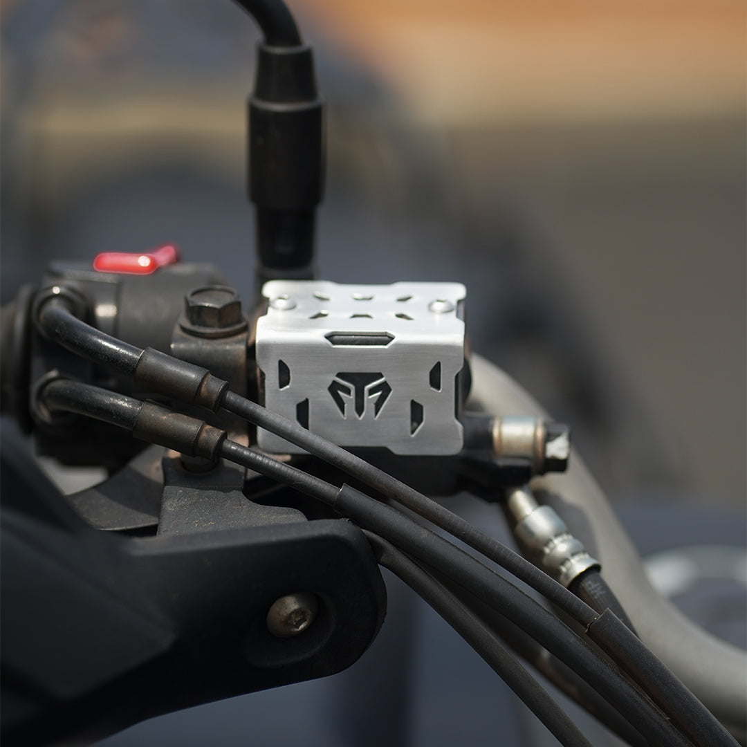 FRONT MASTER CYLINDER GUARD (SS) HONDA CB 200X | Moto Torque